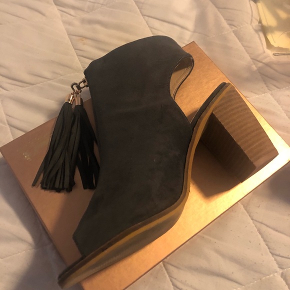 Peek a boo dark gray Sandles - Picture 2 of 11